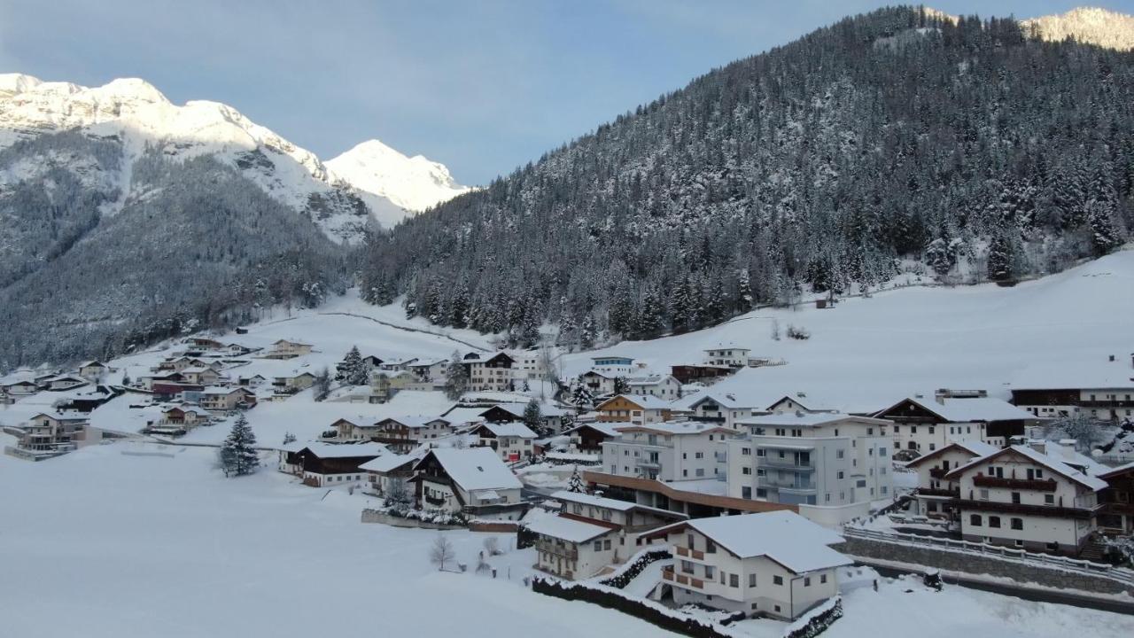 Alpen Gasthof Apartments Hohe Burg Trins Esterno foto