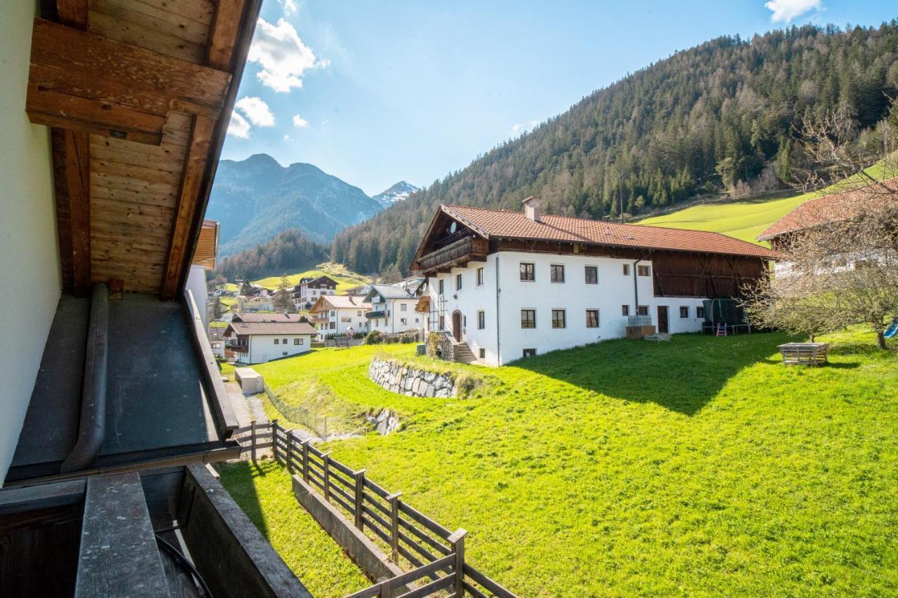 Alpen Gasthof Apartments Hohe Burg Trins Esterno foto