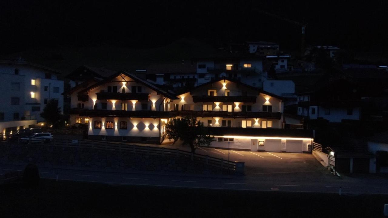 Alpen Gasthof Apartments Hohe Burg Trins Esterno foto