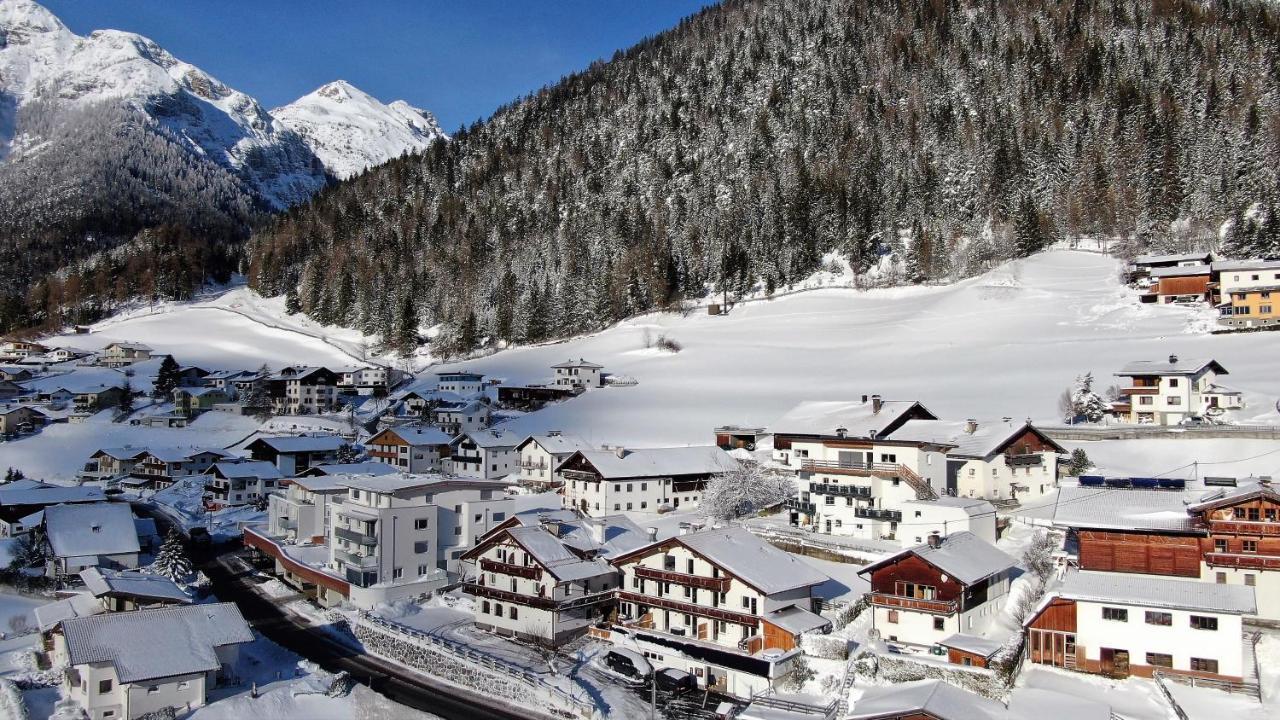 Alpen Gasthof Apartments Hohe Burg Trins Esterno foto