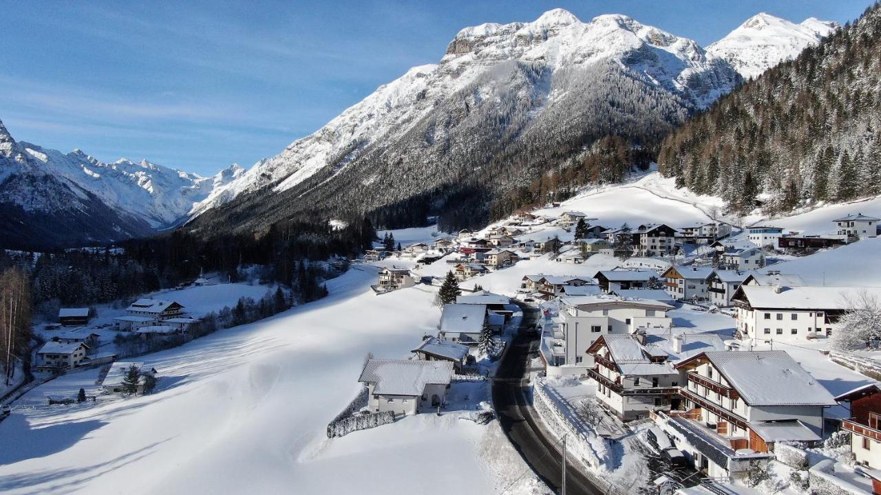 Alpen Gasthof Apartments Hohe Burg Trins Esterno foto