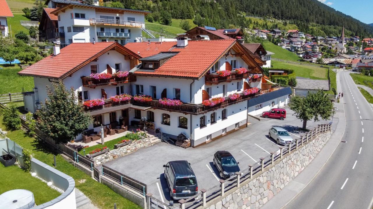 Alpen Gasthof Apartments Hohe Burg Trins Esterno foto