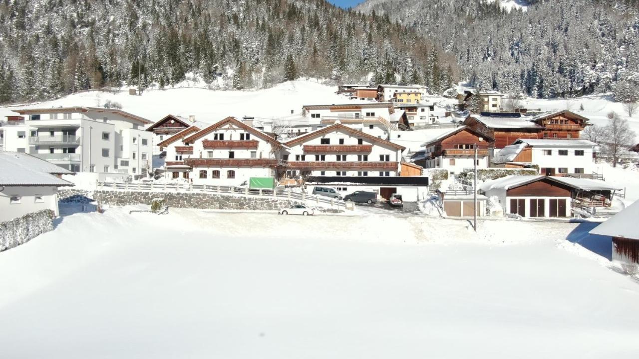 Alpen Gasthof Apartments Hohe Burg Trins Esterno foto