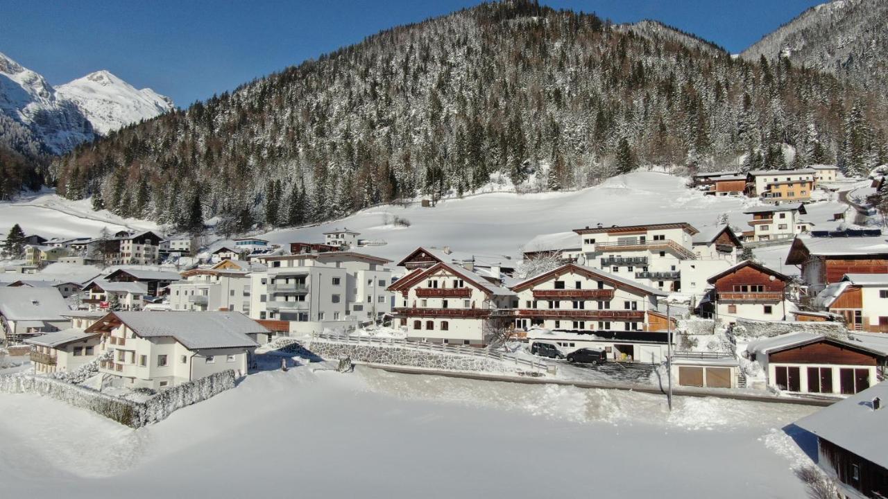 Alpen Gasthof Apartments Hohe Burg Trins Esterno foto