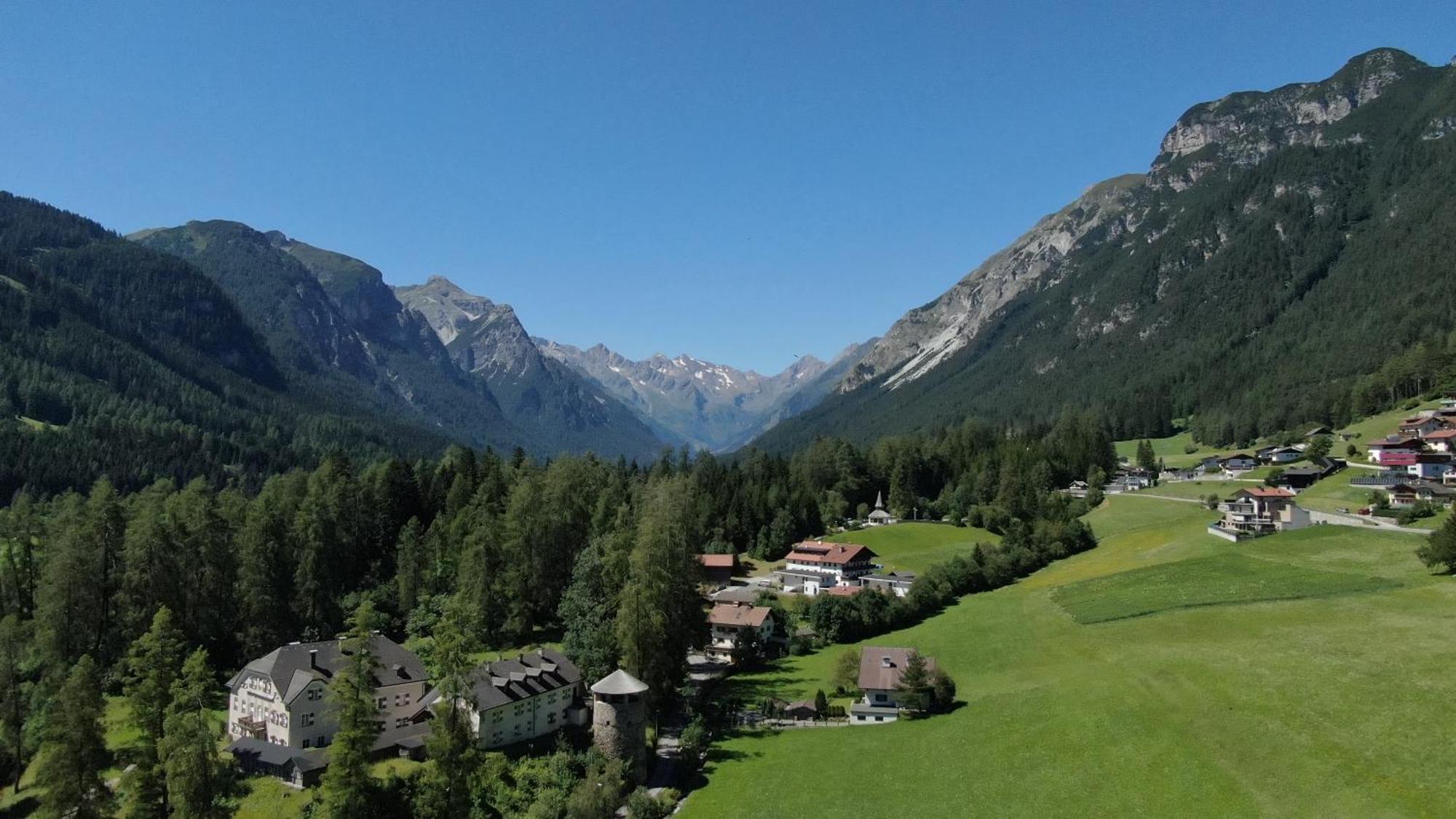 Alpen Gasthof Apartments Hohe Burg Trins Esterno foto