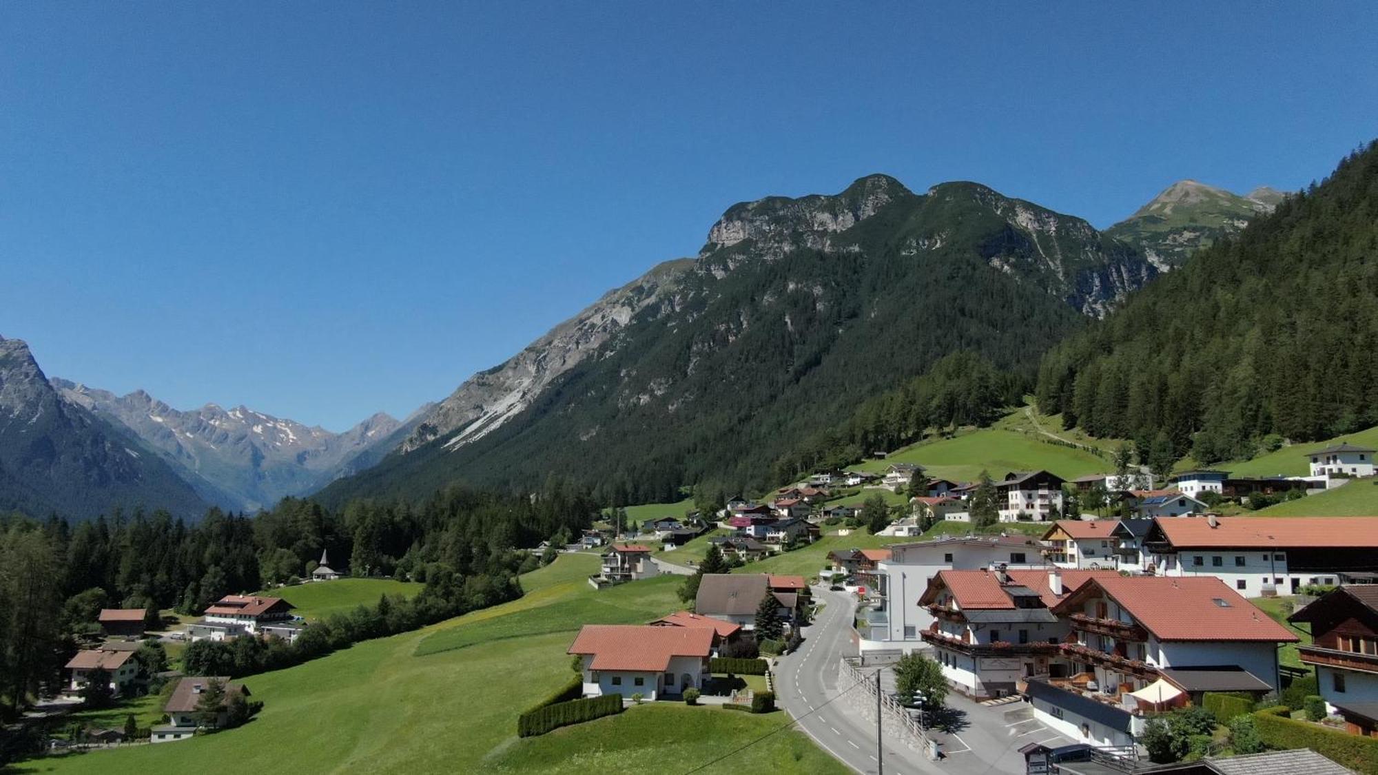 Alpen Gasthof Apartments Hohe Burg Trins Esterno foto