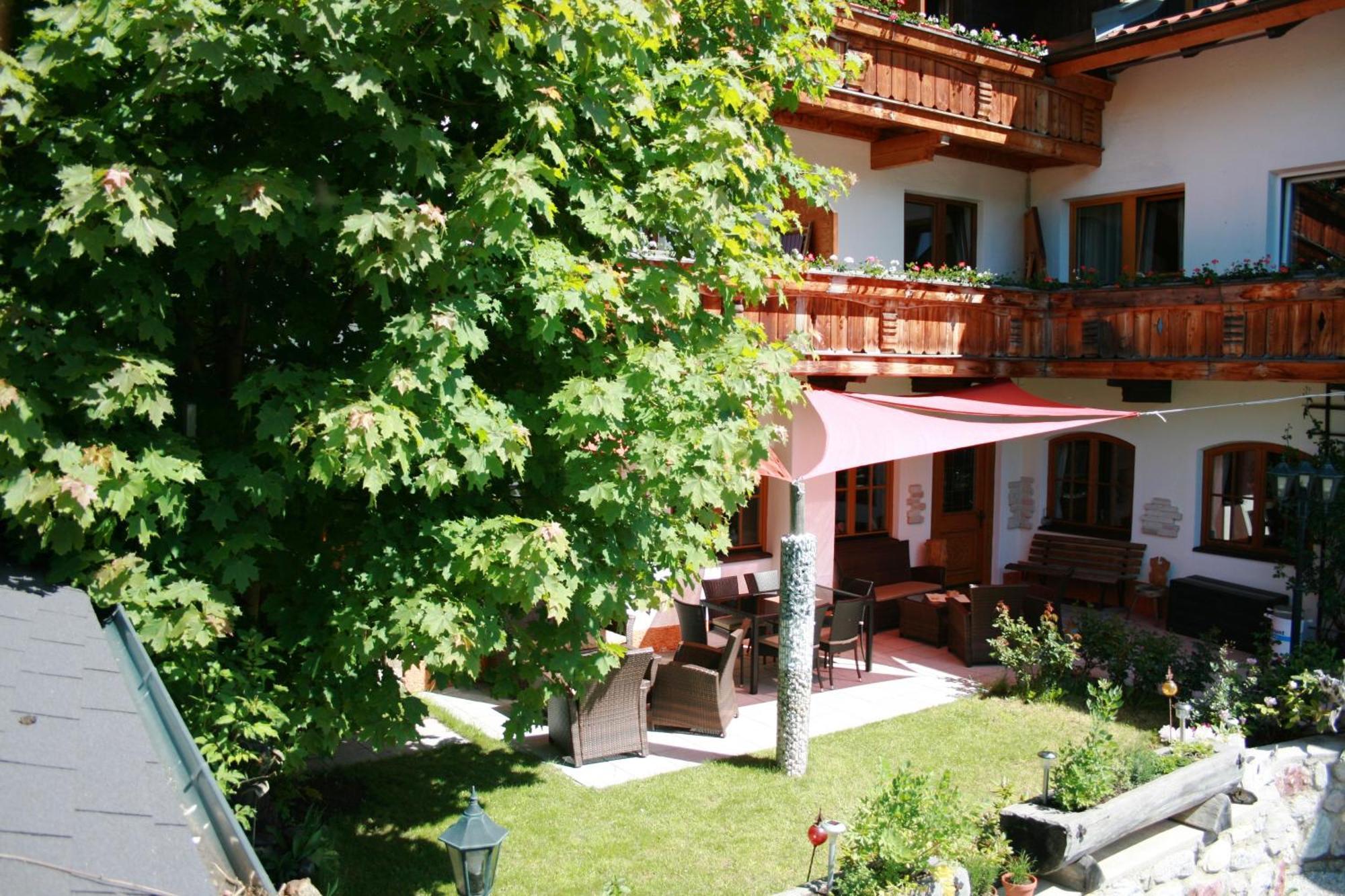 Alpen Gasthof Apartments Hohe Burg Trins Esterno foto