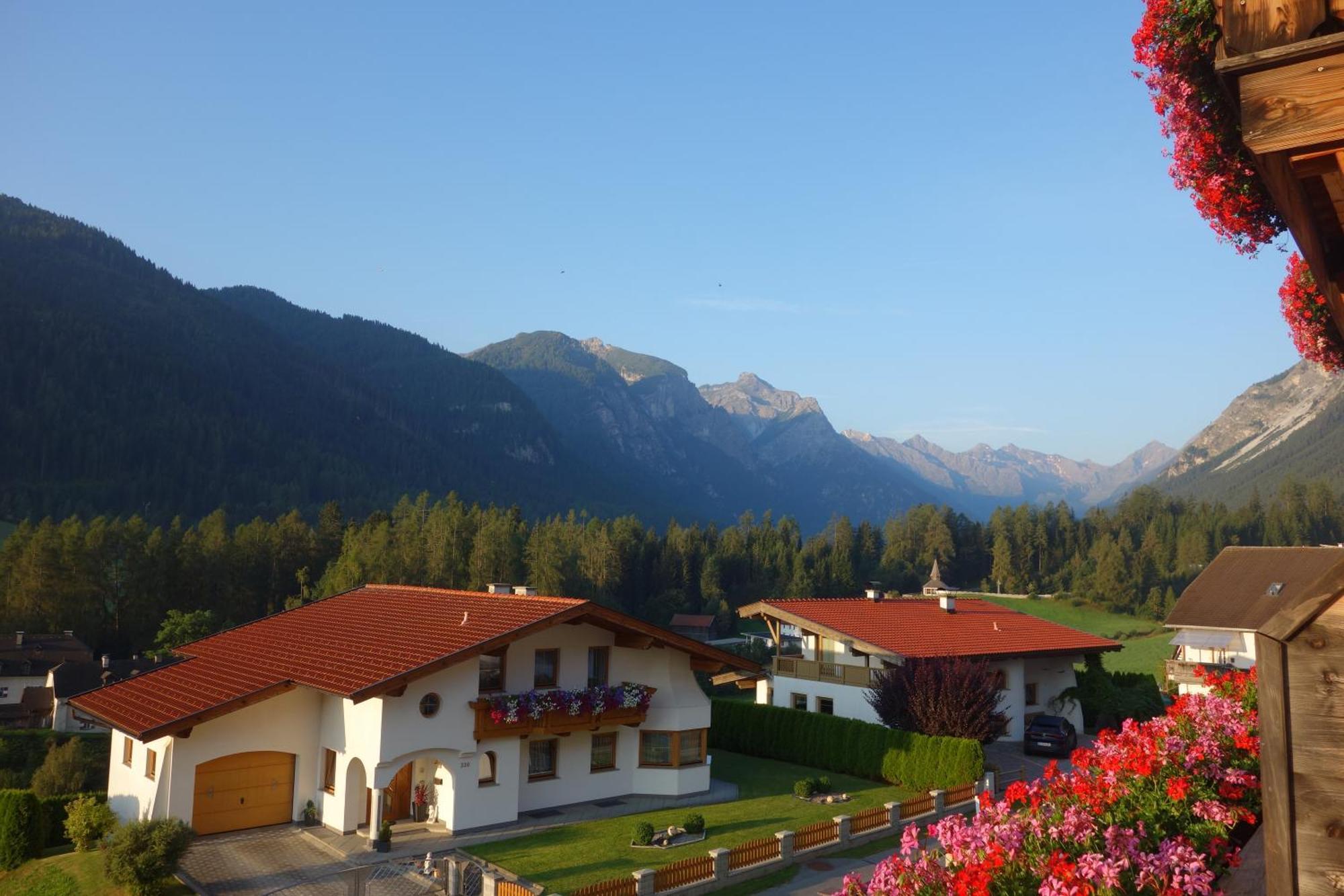 Alpen Gasthof Apartments Hohe Burg Trins Esterno foto