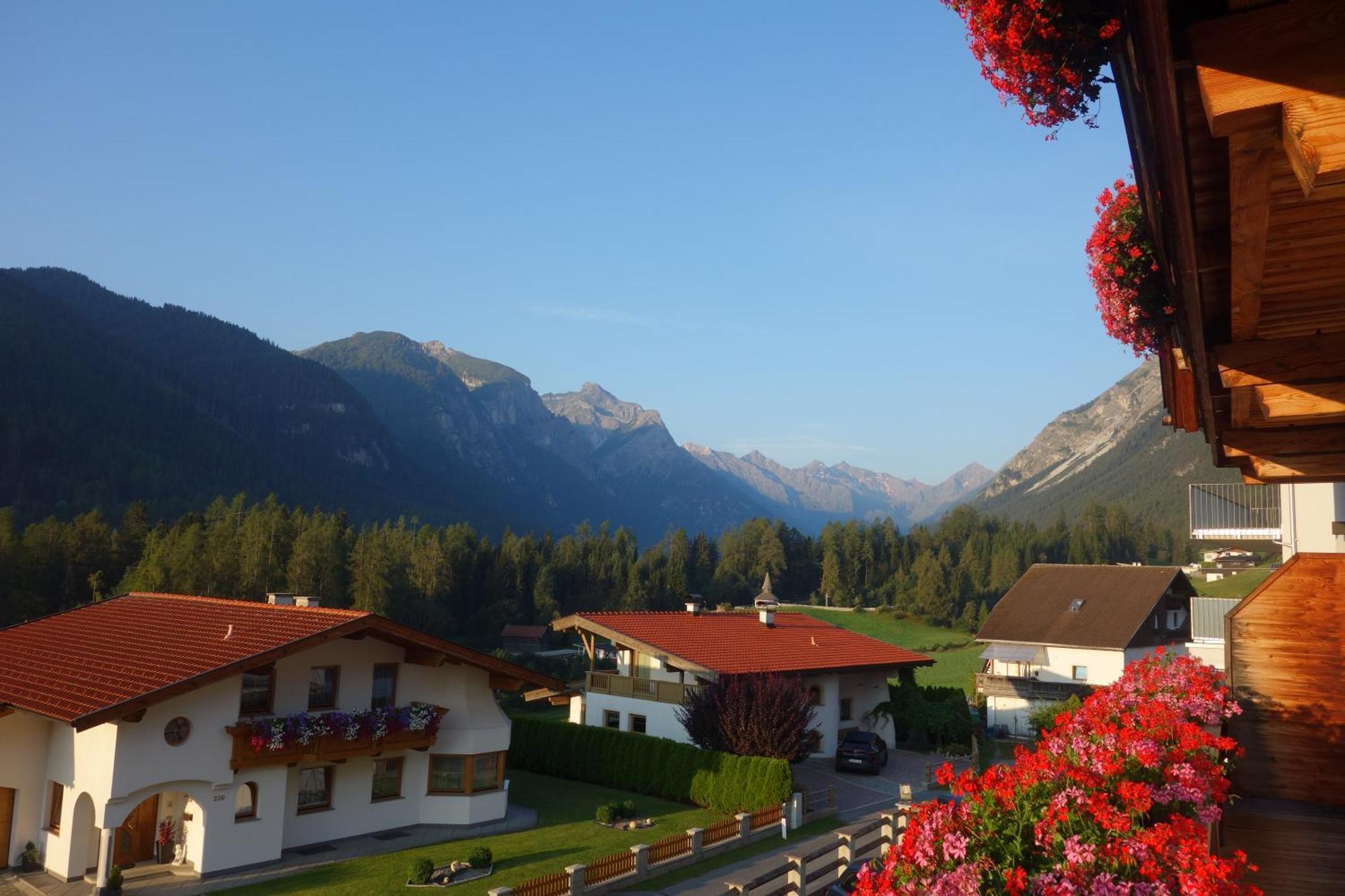 Alpen Gasthof Apartments Hohe Burg Trins Esterno foto