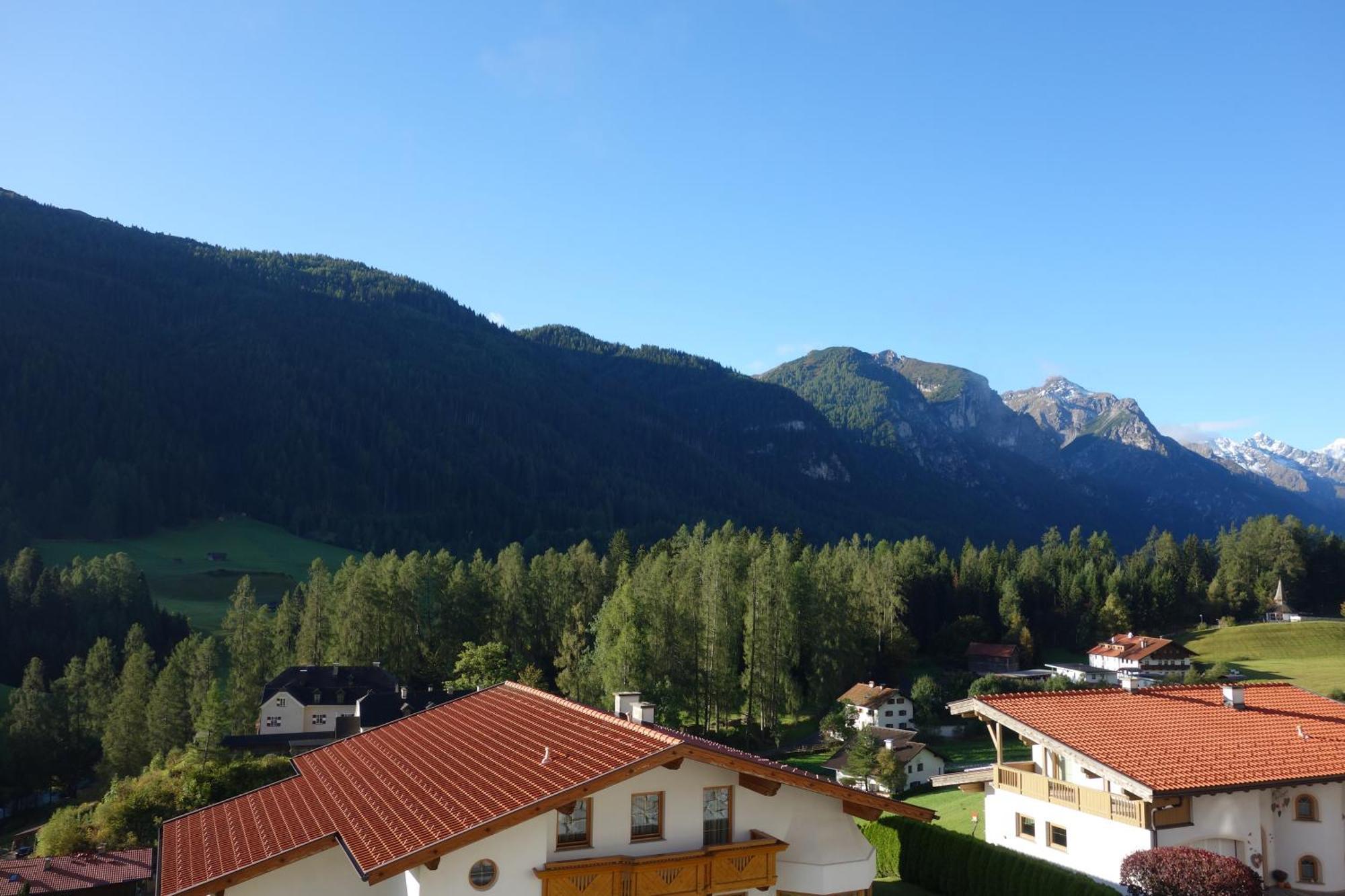Alpen Gasthof Apartments Hohe Burg Trins Esterno foto