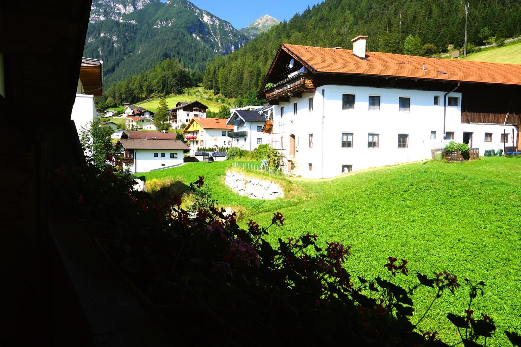 Alpen Gasthof Apartments Hohe Burg Trins Esterno foto