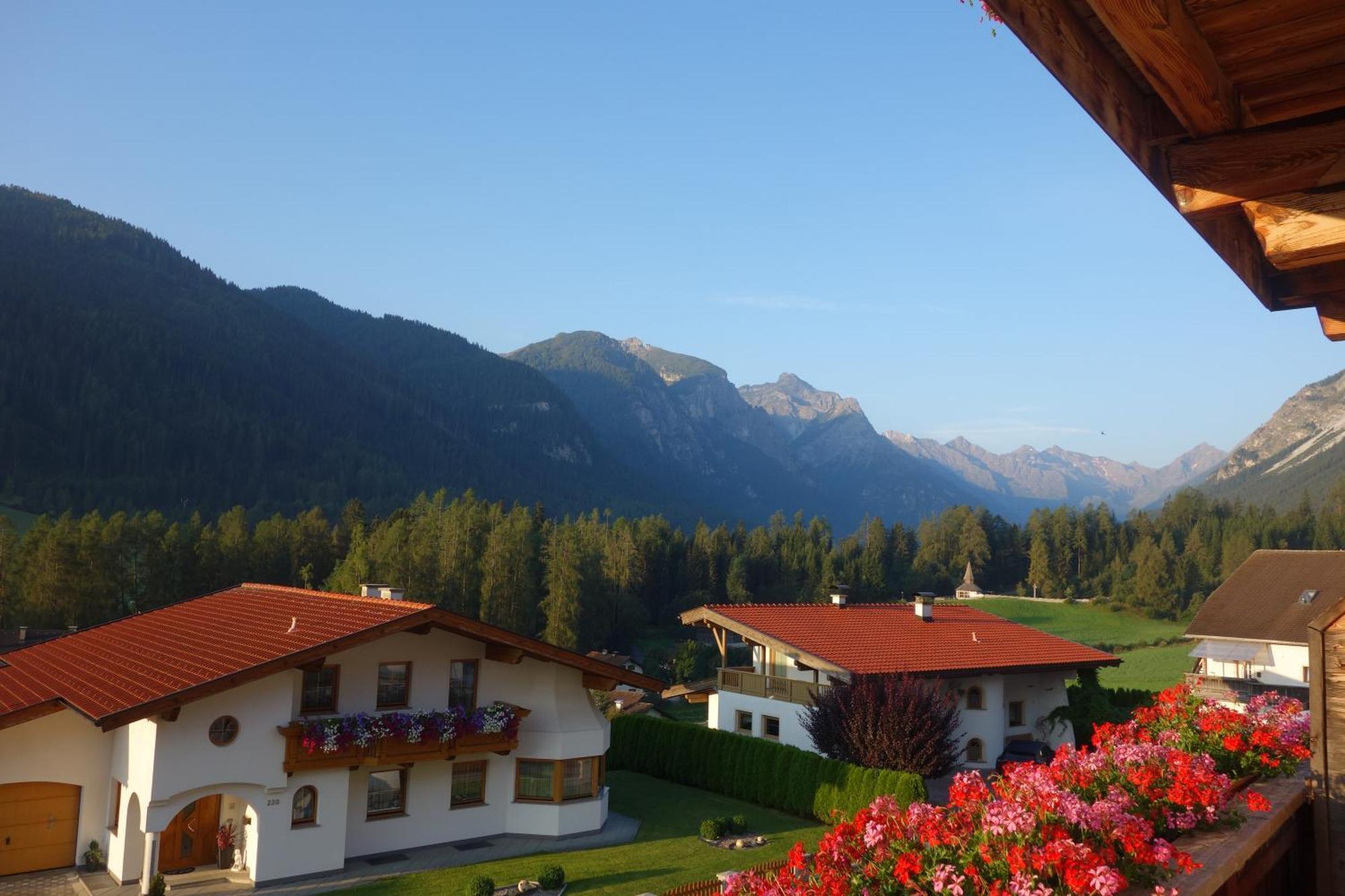 Alpen Gasthof Apartments Hohe Burg Trins Esterno foto